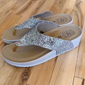 FLY FLOT ANTI SHOCK BEAUTIFUL SILVER SEQUIN WEDGE SANDALS WOMEN 9 (40) EXCELLENT